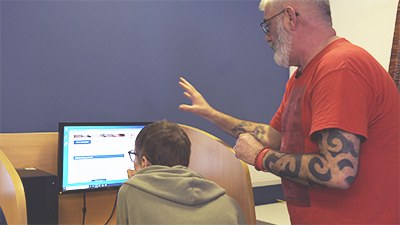 Dysgu ar gyfer Gofalwyr yn y Brifysgol Agored